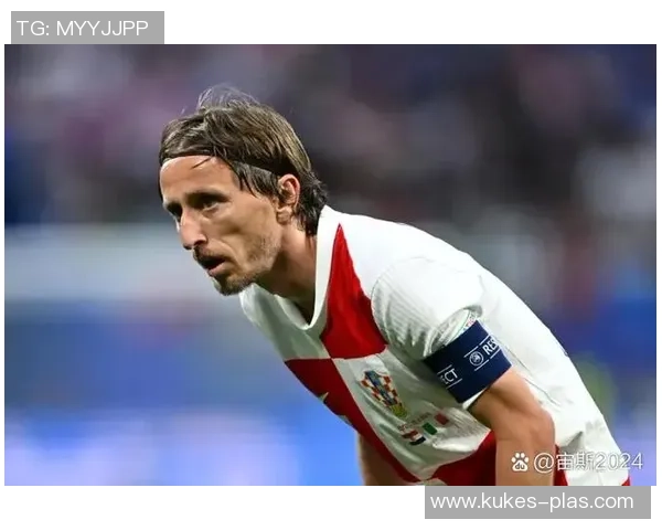 57岁足球明星重返赛场挑战自我展现不老传奇风采 57岁足球明星重返赛场挑战自我展现不老传奇风采