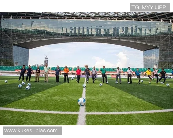 2018年足球明星齐聚深圳展现球技魅力与激情盛宴 2018年足球明星齐聚深圳展现球技魅力与激情盛宴