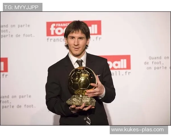 17号足球明星中场的传奇之路与辉煌成就解析 17号足球明星中场的传奇之路与辉煌成就解析