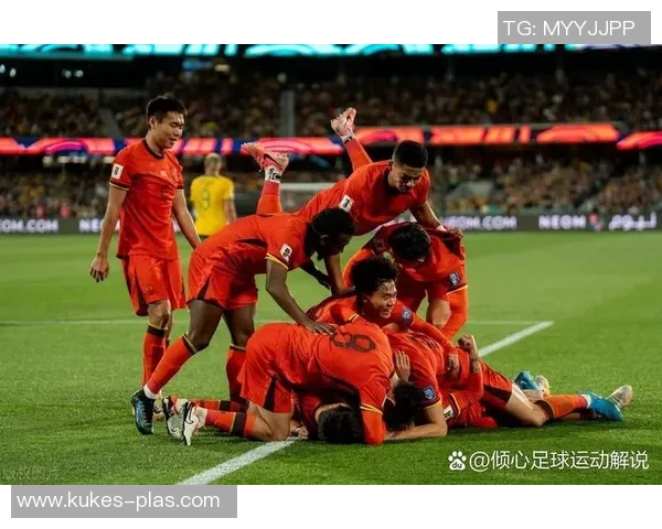 中间有范的足球明星如何在场上展现个人魅力与团队精神