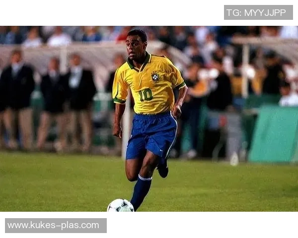 足球天才小罗的传奇人生与场上风采全景描绘 足球天才小罗的传奇人生与场上风采全景描绘